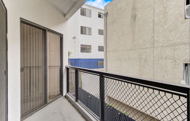 2 beds, 1 bath, 695 sqft, $3,498, Unit 208