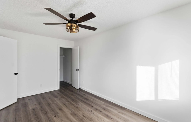 2 beds, 1 bath, $947, Unit 4210-9