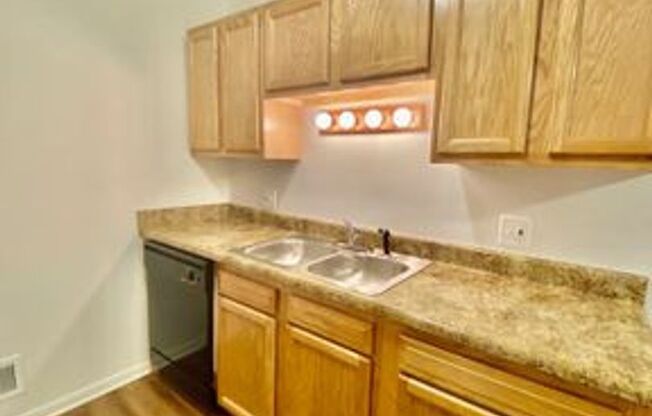 2 beds, 1 bath, 850 sqft, $1,345, Unit 810