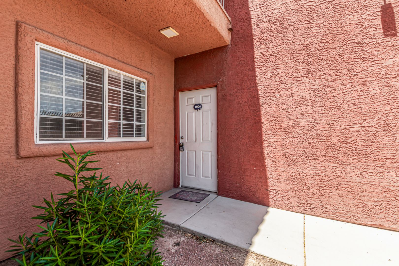 GATED POOL COMMUNITY NEAR AIR FORCE BASE!