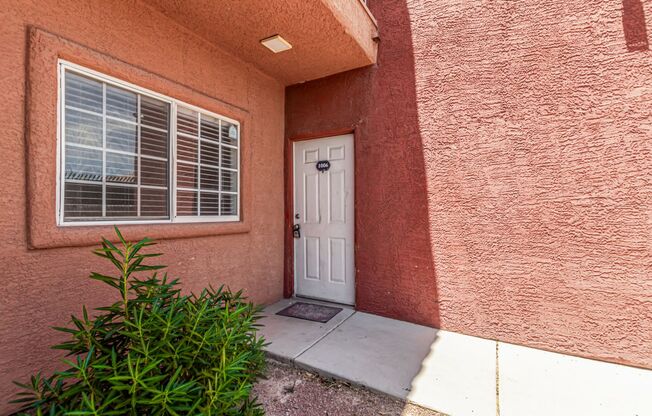 GATED POOL COMMUNITY NEAR AIR FORCE BASE!