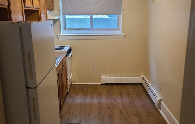 2 beds, 1 bath, $2,780, Unit 2
