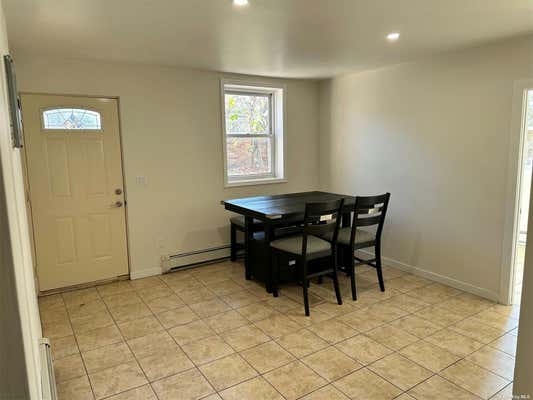 3 beds, 1 bath, $2,800, Unit 1