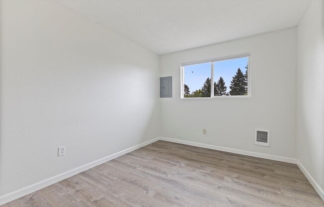 2 beds, 1 bath, 682 sqft, $1,300, Unit 51