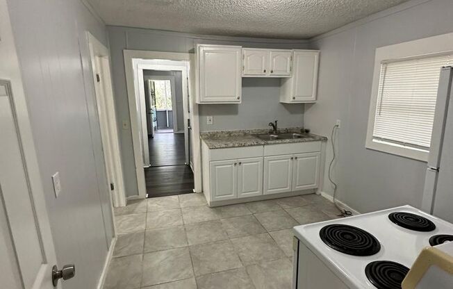 2 beds, 1 bath, $1,100