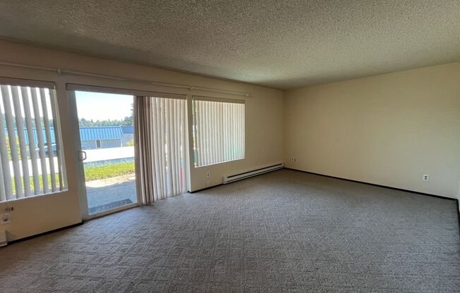 Lower Unit in Prime Bremerton Location with Parking