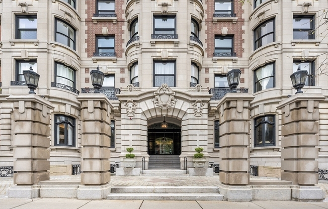 390 COMMONWEALTH AVE