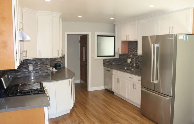 Large 3bed/3Bath Ranch Style Home