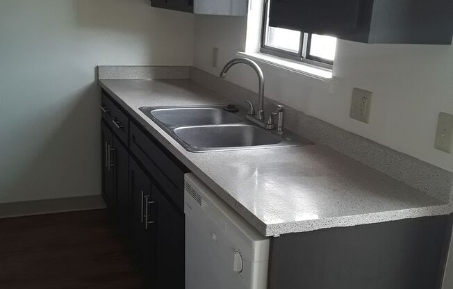 2 beds, 1.5 baths, 1,032 sqft, $1,800, Unit 8A