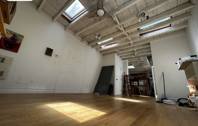 556 WASHINGTON AVE