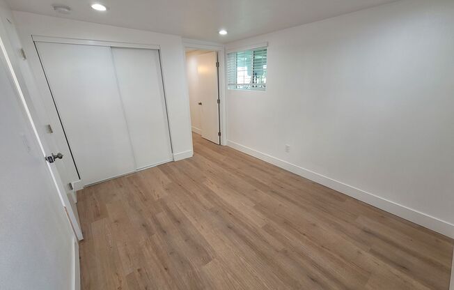 4th Street - 13564