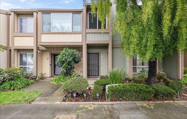 3310 Fir Ave - 4 bedroom | 2.5 bath | Townhouse