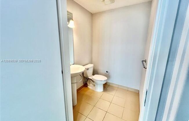 1 bed, 1.5 baths, $3,000, Unit # 2705