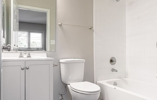 2 beds, 2 baths, 810 sqft, $1,250, Unit 135