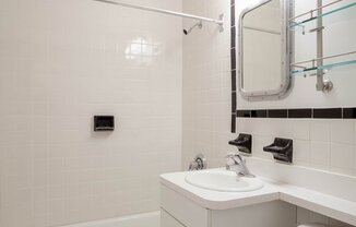 10 E 13 ST