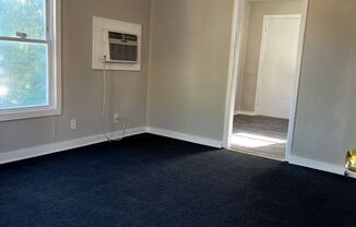 3 beds, 1 bath, $700, Unit 115