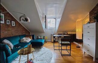 406 W 22 ST