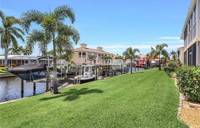 Renovated Waterfront Condo, Walkable to Downtown Cape Coral