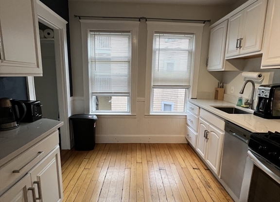 1 bed, 1 bath, 800 sqft, $2,550, Unit TWO