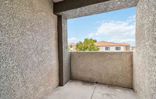 3 beds, 2 baths, $1,595, Unit # 2081