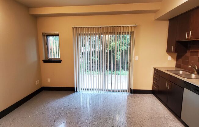 Studio, 1 bath, 429 sqft, $1,325, Unit 960-102
