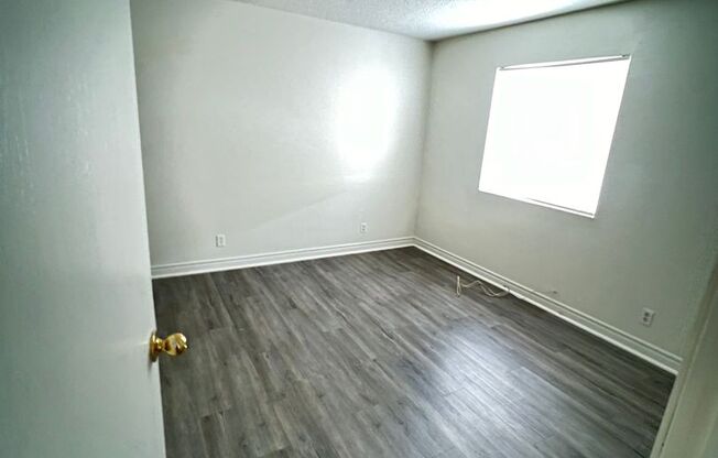 2 beds, 1 bath, $1,250, Unit D