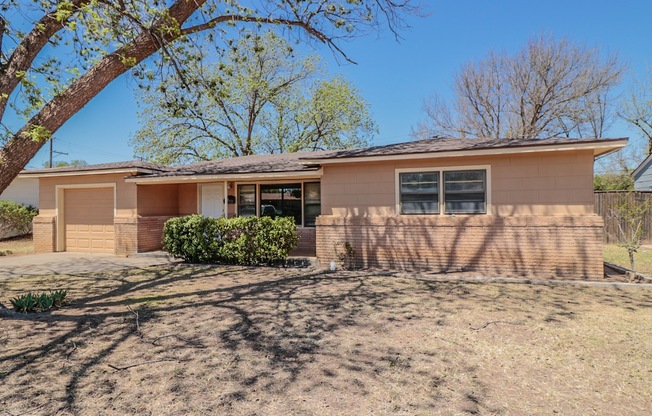 Pre-Leasing 3 bed 2 bath