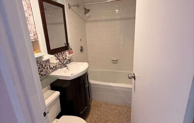 2 beds, 1 bath, 940 sqft, $2,500, Unit 6J