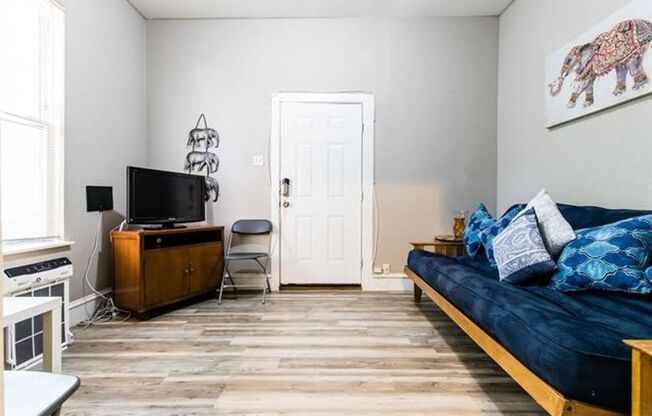 Updated 2-Bedroom Duplex in Bishop Arts – Private Yard + Washer/Dryer! Bishop Arts District