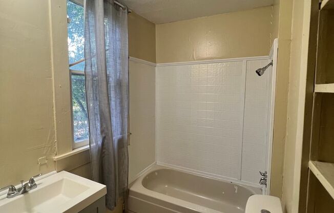 2 beds, 1 bath, $675