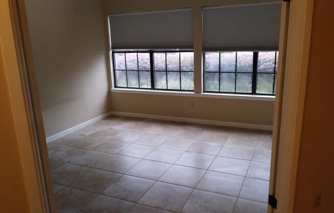 2 beds, 1 bath, $1,200