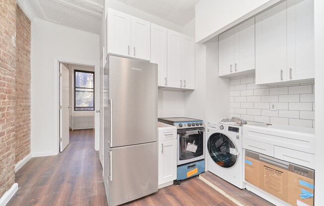 319 E 83 ST