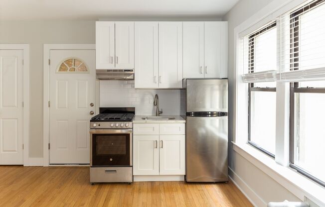 Studio, 1 bath, 355 sqft, $1,395, Unit 1948-1S