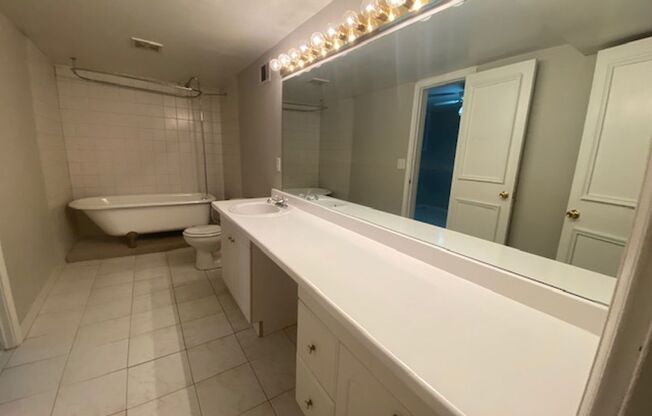2 beds, 2 baths, 1,000 sqft, $1,650, Unit 29