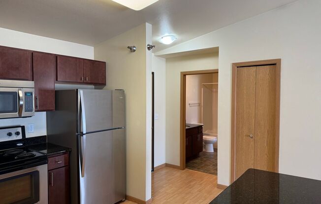 1 bed, 1 bath, 718 sqft, $985, Unit 605-307