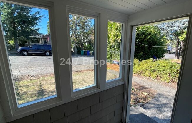 Nostalgic 2 BD | 2 BA House w/ Large Backyard - NE PDX