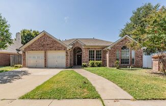 Single story 3 bedroom home in the heart of Arlington -***Move in special 50% off 1st months rent***