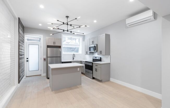 1 bed, 1 bath, 666 sqft, $2,395, Unit 001