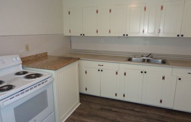 2 beds, 1 bath, 750 sqft, $1,295, Unit #3
