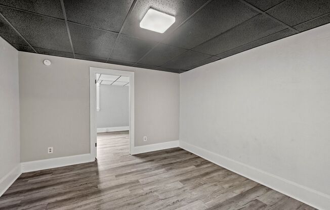 1 bed, 1 bath, 800 sqft, $699, Unit 109 W Lincoln Ave #14