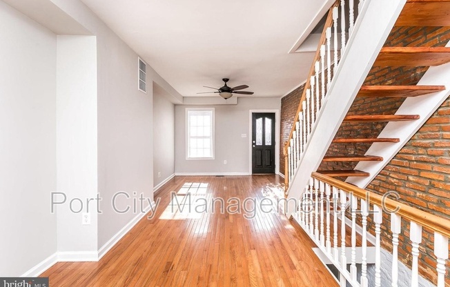 118 E RANDALL ST