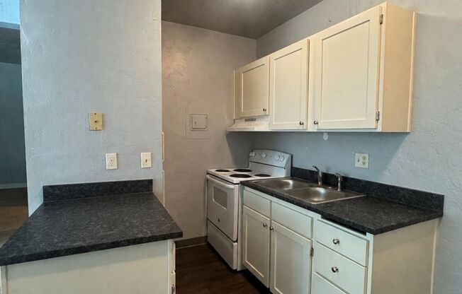 Studio, 1 bath, $1,125, Unit 05