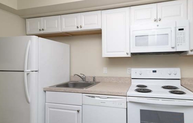 2 beds, 1 bath, 1,000 sqft, $2,600, Unit 2M