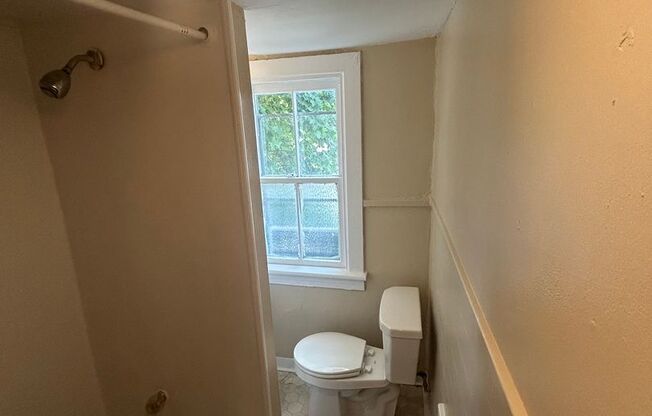 2 beds, 1 bath, $1,100