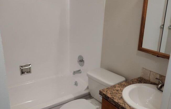 1 bed, 1 bath, 592 sqft, $1,350, Unit 020