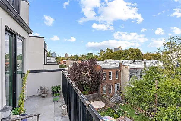 441 IRVING AVE