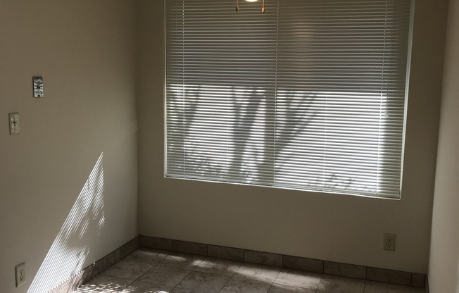 3 beds, 2 baths, 1,050 sqft, $1,895