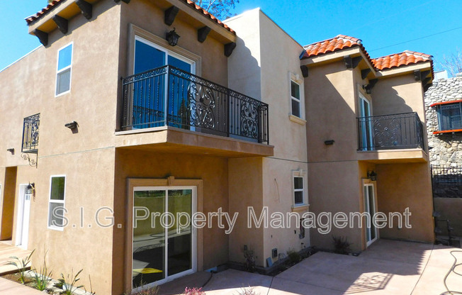 10215 TUJUNGA CYN BLVD