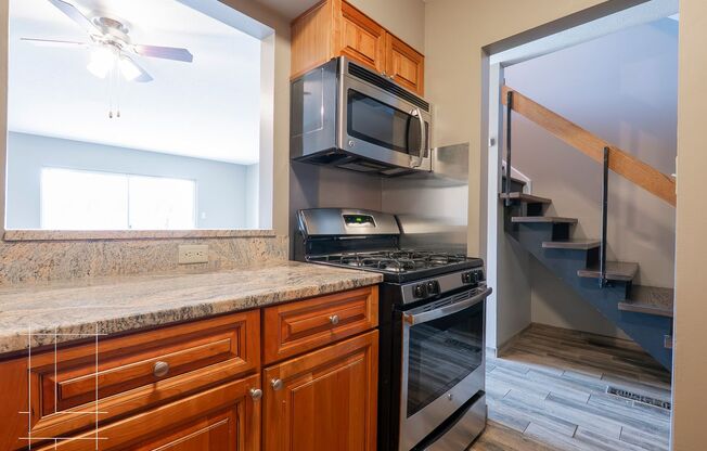 2 beds, 1.5 baths, $1,425, Unit 393 E Buttles Ave Apt. H