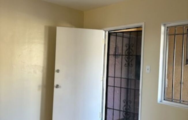 Studio, 1 bath, 450 sqft, $1,400, Unit 6